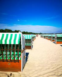 Strandkorb links mittlere Reihe